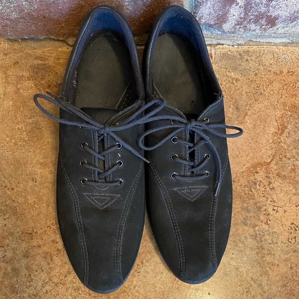 EASY Spirit black suede leather tie top, rubber sole loafers